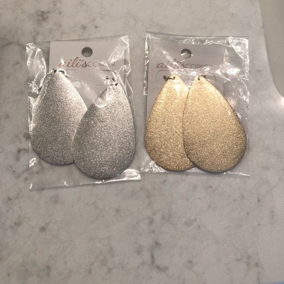 Jewelry - Metallic gold & silver teardrop earrings NWOT